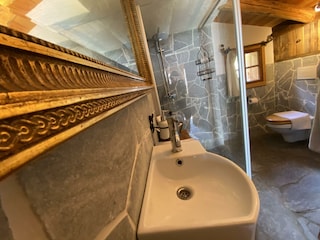 Hu?tte Badezimmer rechts
