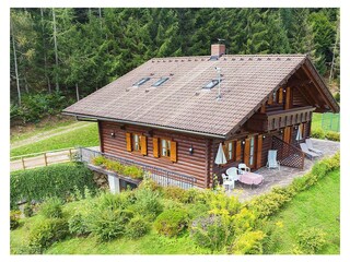 Biohaus-1-Gartenansicht-Tennis-Sommerurlaub-Kaernt