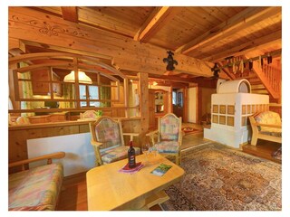 Wohnraum mit Kachelofen