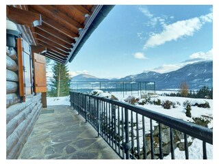 Biohaus-1-Winter-Ausblick-ins-Tal