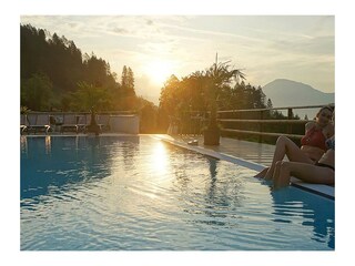 sonnenaufgang-am-pool-urlaub-kaernten
