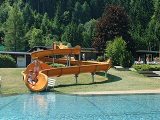 Schwimmbad Rutsche