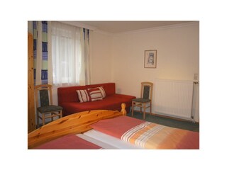 App.1 - Schlafzimmer Ausziehcouch
