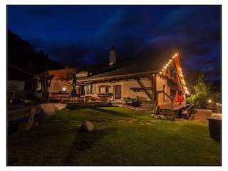 Gasthof bei Nacht