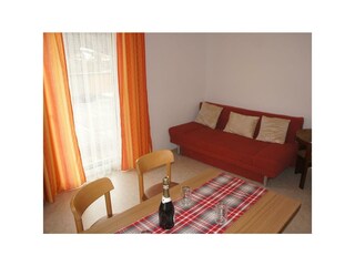 App.2 - Wohnzimmer mit Ausziehcouch