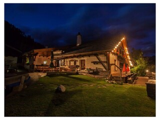 Gasthof bei Nacht
