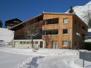 4two Zufahrt Winter
