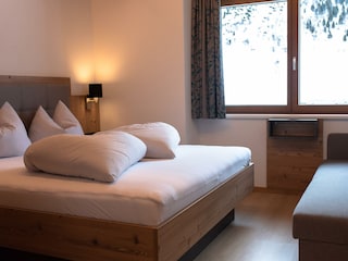 Doppel- Dreibettzimmer