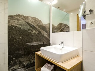 Badezimmer mit Regendusche 2