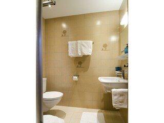 4 Badezimmer, bei jedem Schlafzimmer