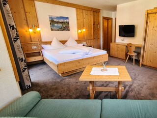 Schlafzimmer 1
