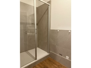 Dusche Bad 2