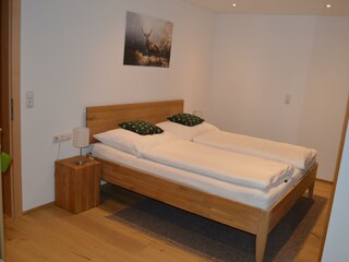 Schlafzimmer mit Bad und Balkon