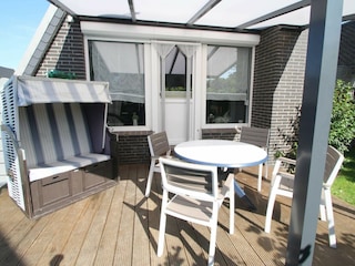 Terrasse mit Strandkorb