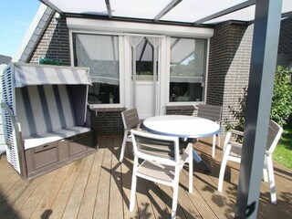 Terrasse mit Strandkorb