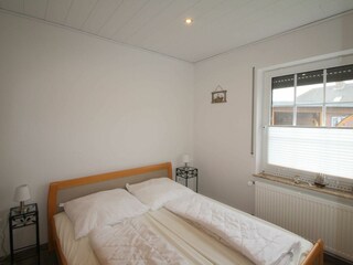 Schlafraum im Erdgeschoss. Bild 1