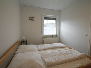 Schlafraum im Erdgeschoss. Bild 2