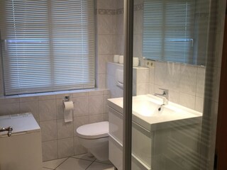 Dusche + WC  im Obergeschoß