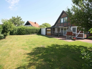 Garten mit Terrassenüberdachung  + Sauna
