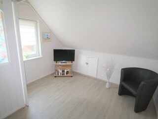 Bild3 Durchgangszimmer mit TV