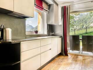 Küche mit Zugang zur Terasse