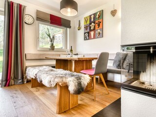 Essbereich mit Kamin