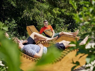 Entspannen_am_Kneippgarten_(c)_Alex_Kaiser_-_Alpen