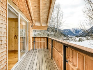 Balkon mit Ausblick auf die Berge