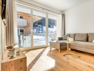 Wohnbereich mit Zugang zur Terasse