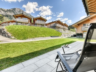 Terasse mit Liegestühlen