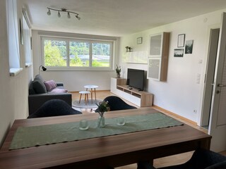 Essbereich und Wohnzimmer