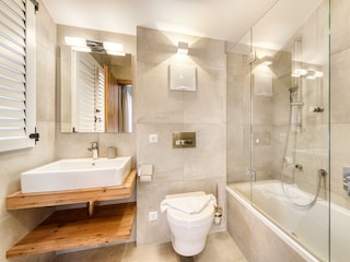 Badezimmer mit Badewanne