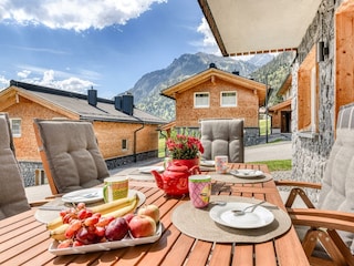 Terasse mit Sitzmöglichkeit