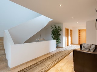 Villa_Werlberger_Hinterthiersee_19a_Gang_Stiegenha