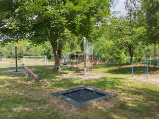 Spielplatz um die Ecke