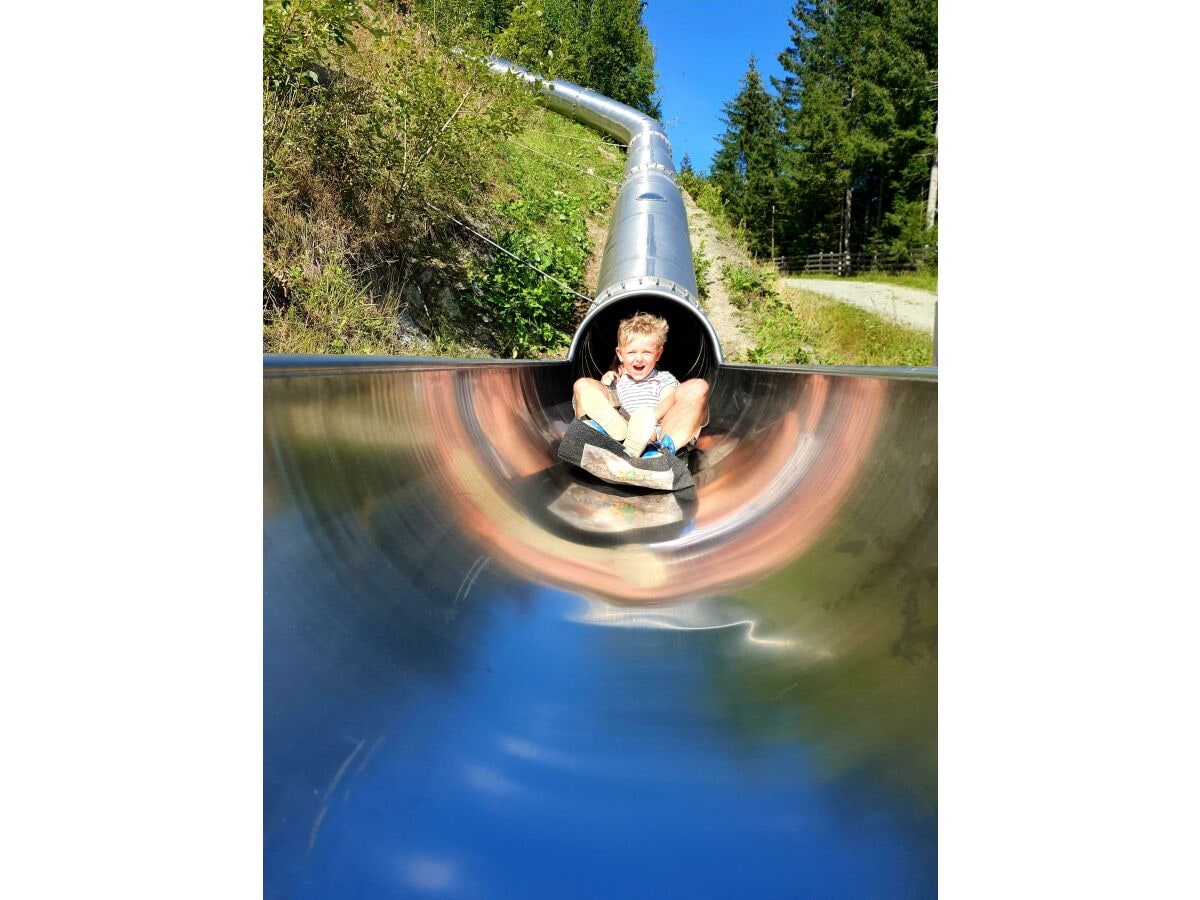 18 Benachbarter Rutschenpark