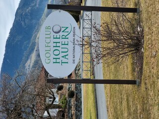 Golfplatz ca 700 m entfernt