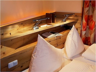 Komfortzimmer mit Holz