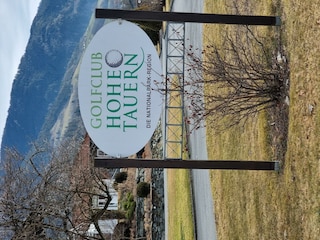 Golfplatz ca 700 m entfernt