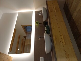 Badezimmer mit Dusche