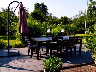 Sitz- und Sonnenplatz im Garten