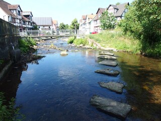 Das Flüsschen mit Furt vorm Haus