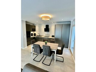 Wohn-/Esszimmer & Küche