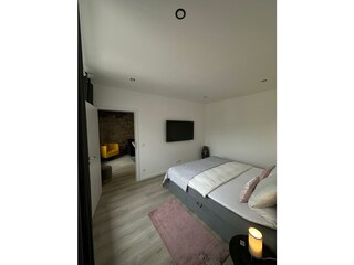 Schlafzimmer mit TV