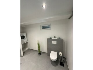 Badezimmer mit  Waschmaschine