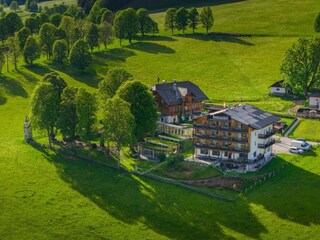 Ramsauhof mit der Villa im Hintergrund