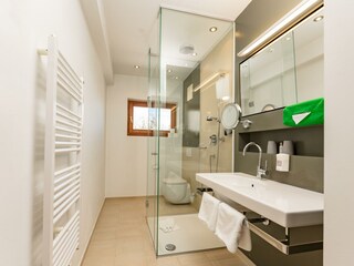 Badezimmer im Doppelzimmer Grüne Erde