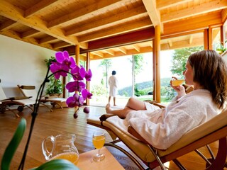 Ruheraum mir Blick auf die Berglandschaft