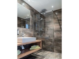 Panorama-Suite Badezimmer/Dusche