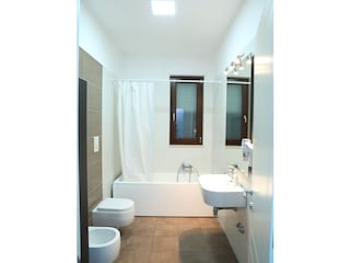 Badezimmer mit Badewanne